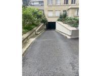 Place de parking à louer - Paris 75015 - 2 Rue Corbon, 75015 Paris, France - 115 euros