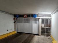 Place de parking à louer - Saint-Cloud 92210 - 4 Rue du Calvaire, 92210 Saint-Cloud, FR - 86 euros