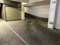 Place de parking à louer - Paris 75011 - 150 Rue Saint-Maur, 75011 Paris, France - 140 euros