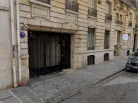 Place de parking à louer - Paris 75008 - 15 Rue Lord Byron, 75008 Paris, France - 180 euros