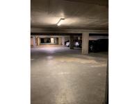 Place de parking à louer - Paris 75016 - 11 Rue Parent De Rosan, 75016 Paris, France - 230 euros